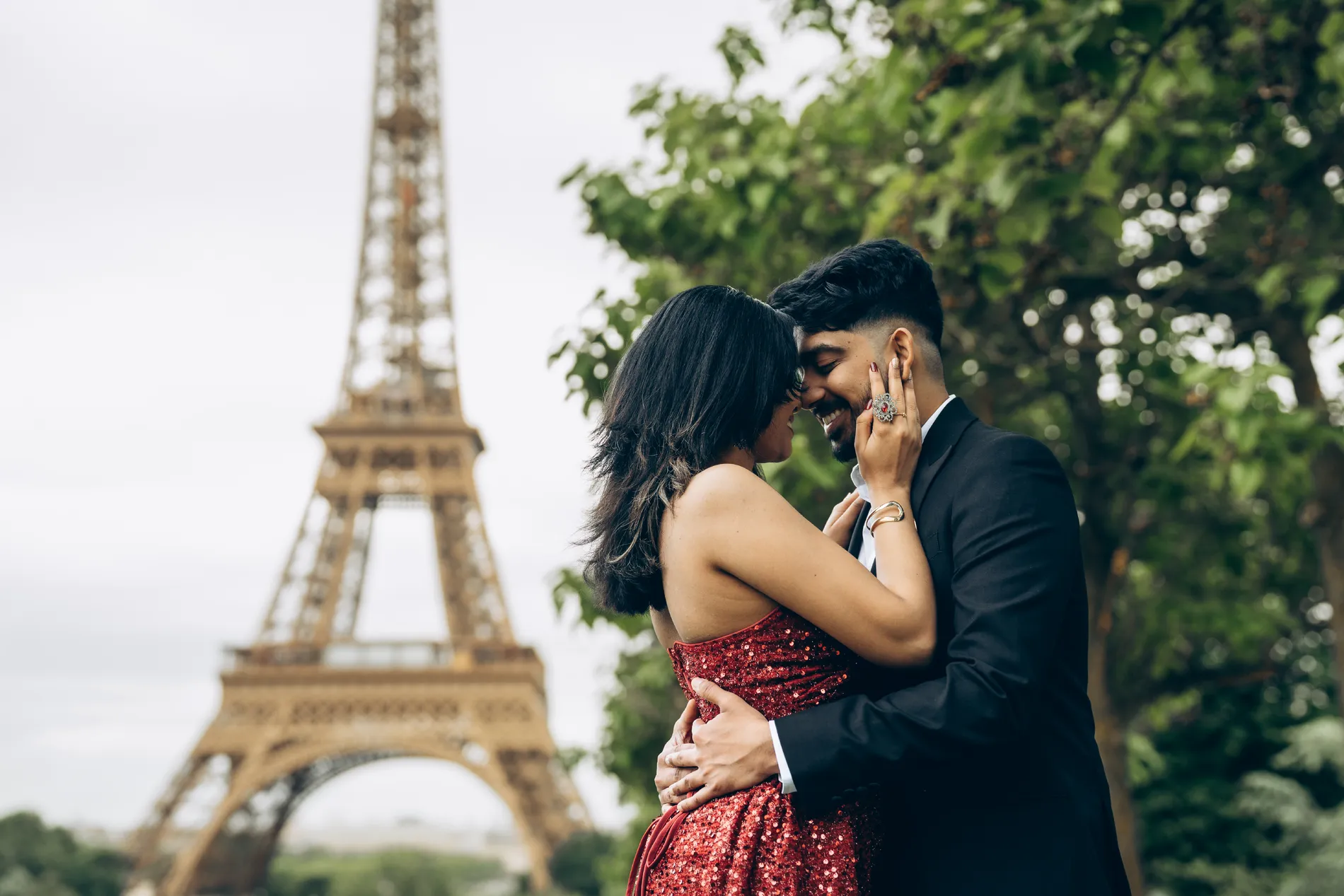 Couple photoshoot in Paris — Romance in Paris