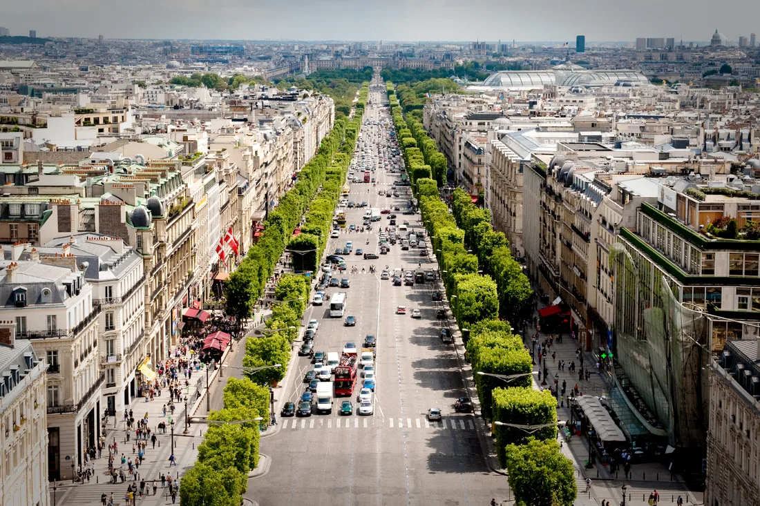 Champs-Élysées, Paris — Romance in Paris