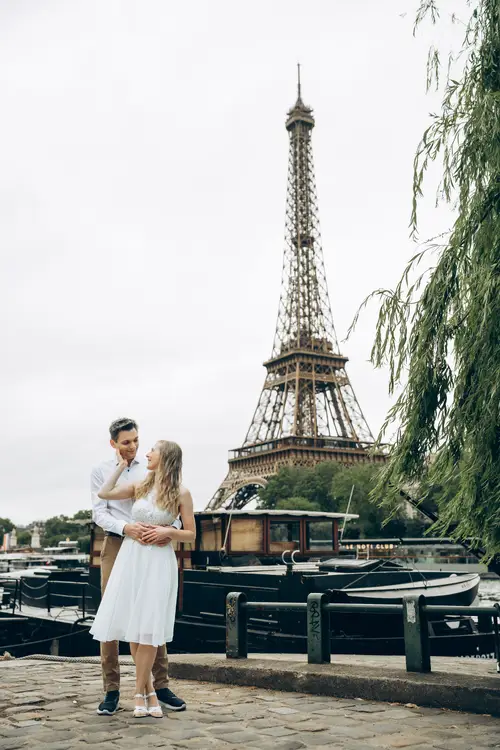 Couple photoshoot in Paris — Romance in Paris