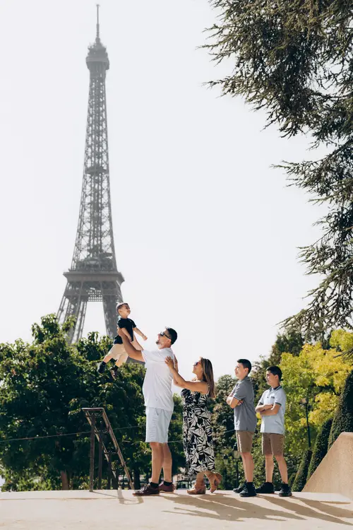 Family photoshoot in Paris — Romance in Paris